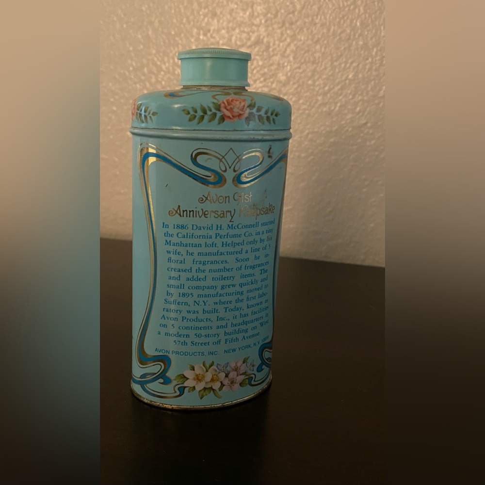 Vintage 1977 Avon “Trailing Arbutus” Perfumed Talc California Perfume Co. Tin - Picture 3 of 3